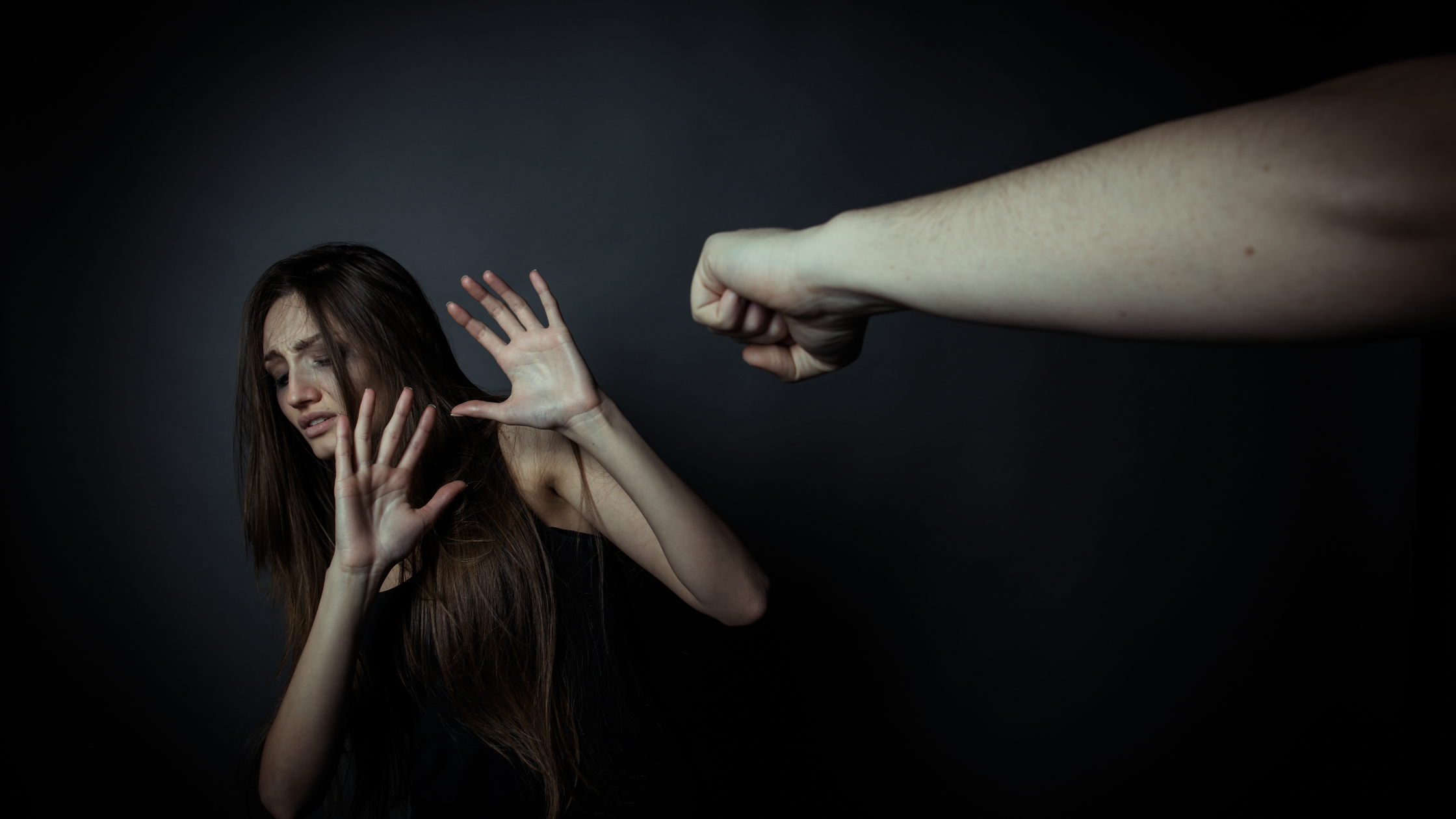 Przemoc psychiczna w domu nie zawsze kończy się w dzieciństwie. Czasem jej skutki wychodzą dopiero po latach
